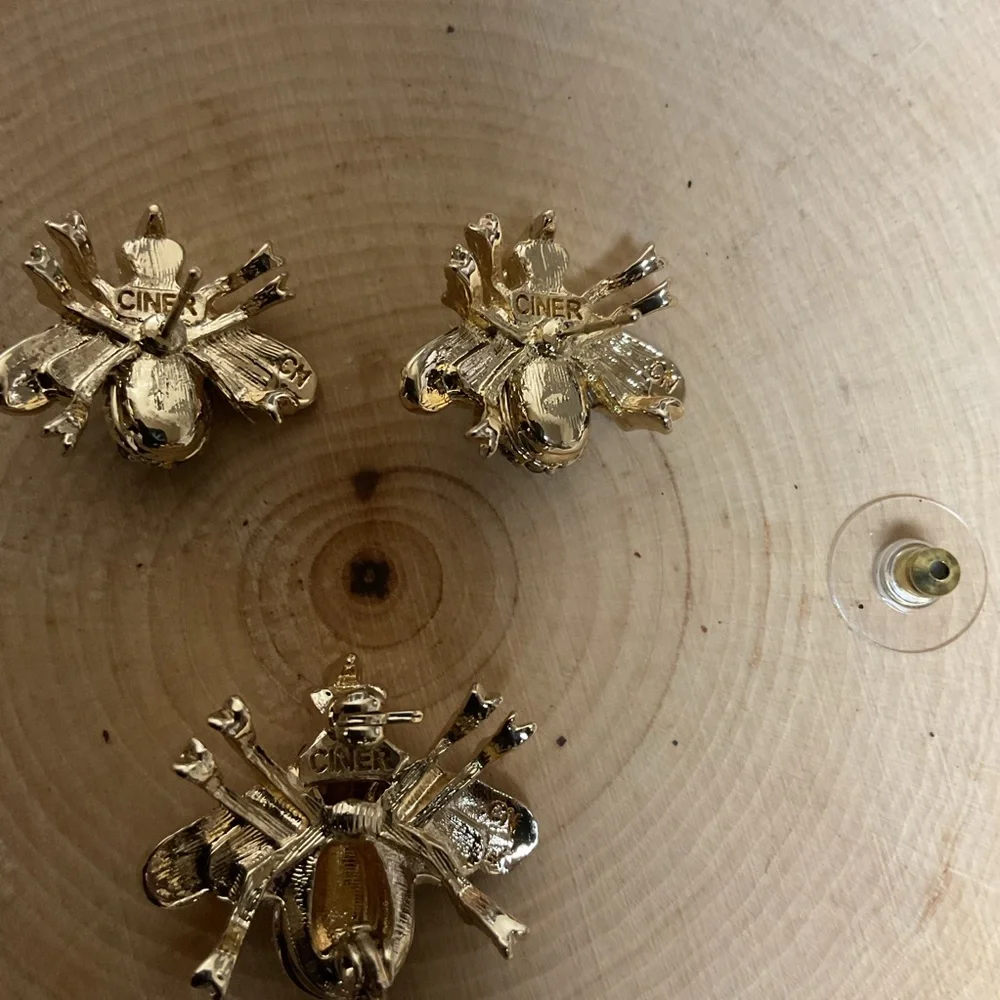 Ciner CN Gold Bee Earrings And Brooch Set. - Picture 2 of 4